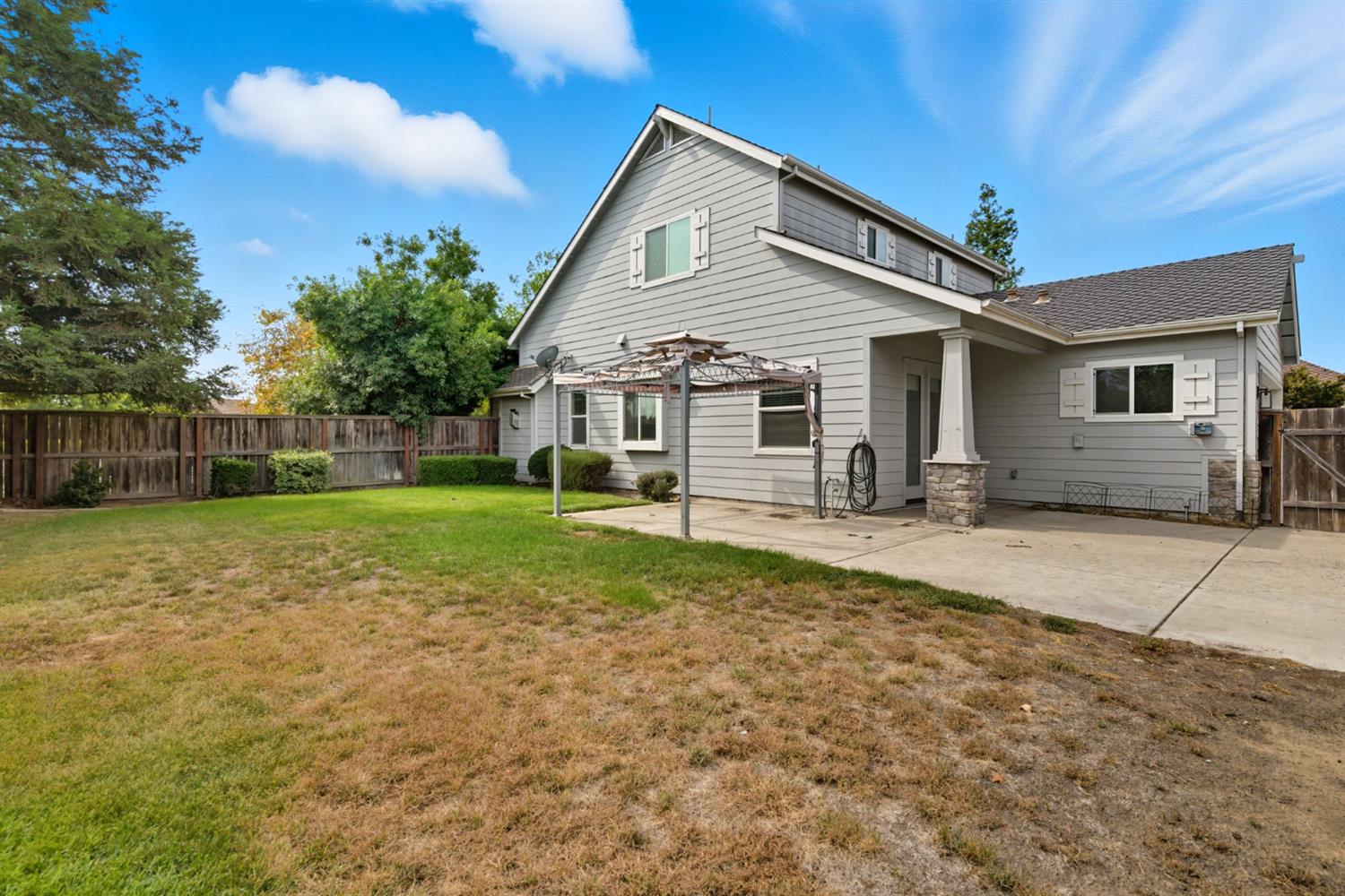 433 Travertine Drive Ripon, CA 95366 - Photo 37 of 38 a front view of house with yard and green space