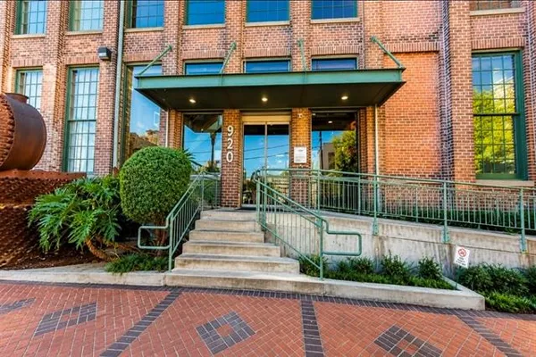 $2,150 | 920 Poeyfarre Street, Unit 314, New Orleans, LA 70130