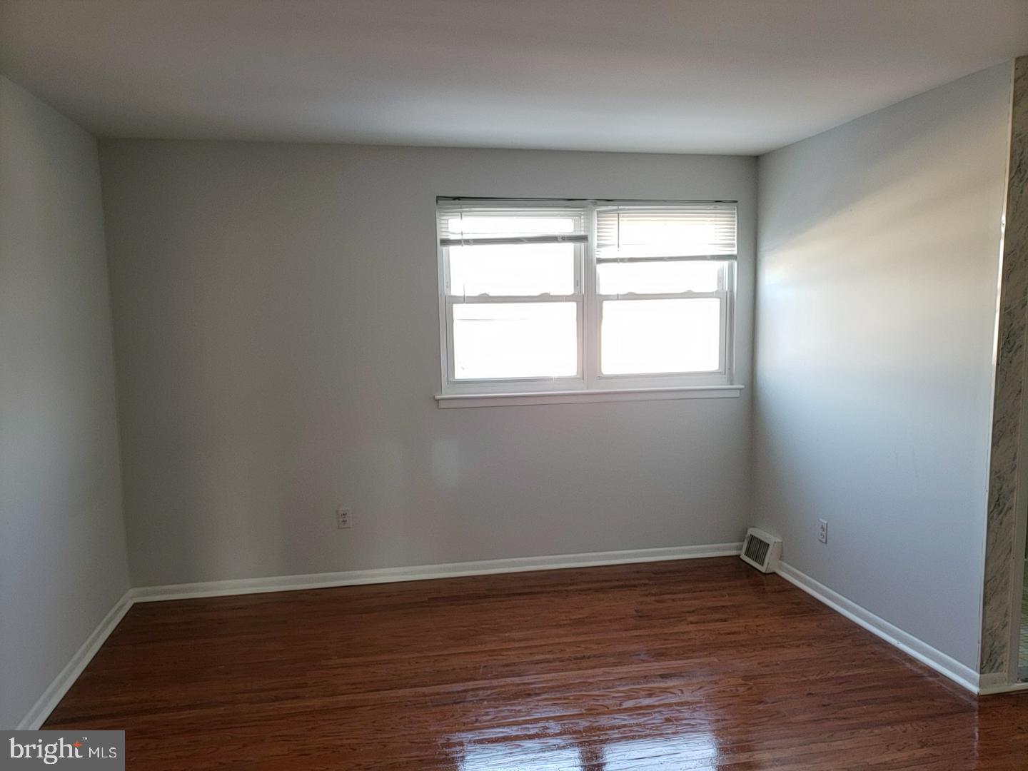 10919 Lockart Road Philadelphia, PA 19116 - Photo 12 of 40 Master Bedroom