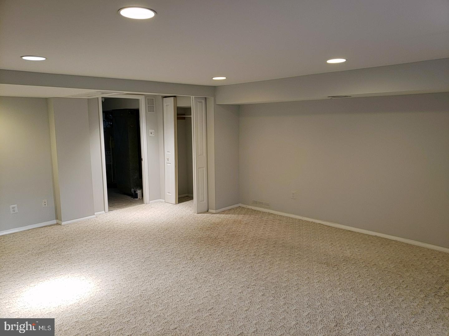 10919 Lockart Road Philadelphia, PA 19116 - Photo 30 of 40 Finished Basement