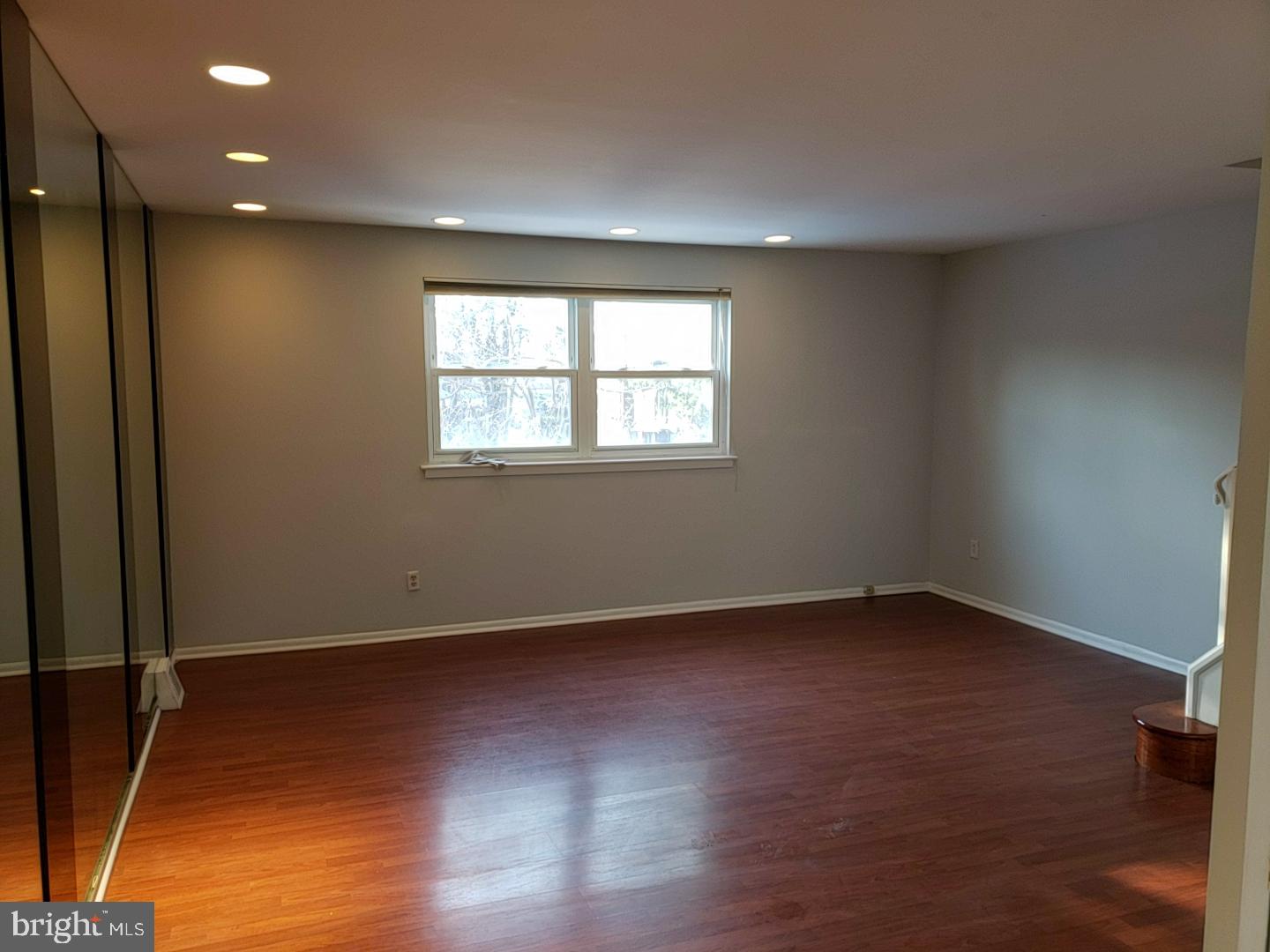 10919 Lockart Road Philadelphia, PA 19116 - Photo 7 of 40 Living Room