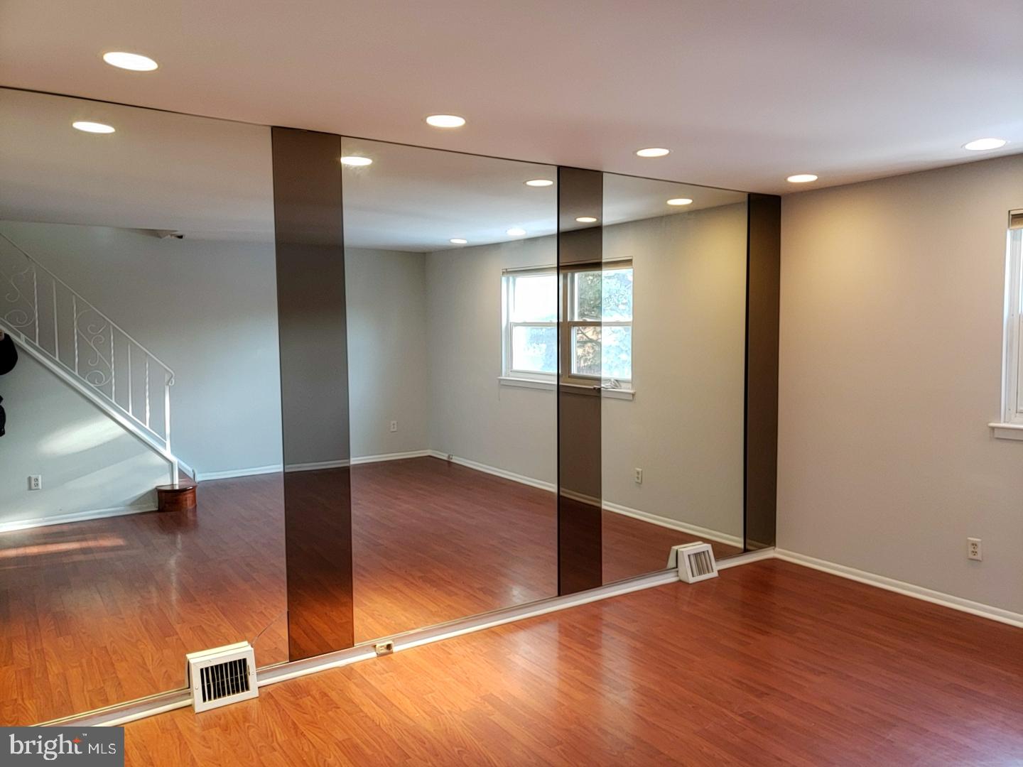 10919 Lockart Road Philadelphia, PA 19116 - Photo 9 of 40 Gallery Image 9