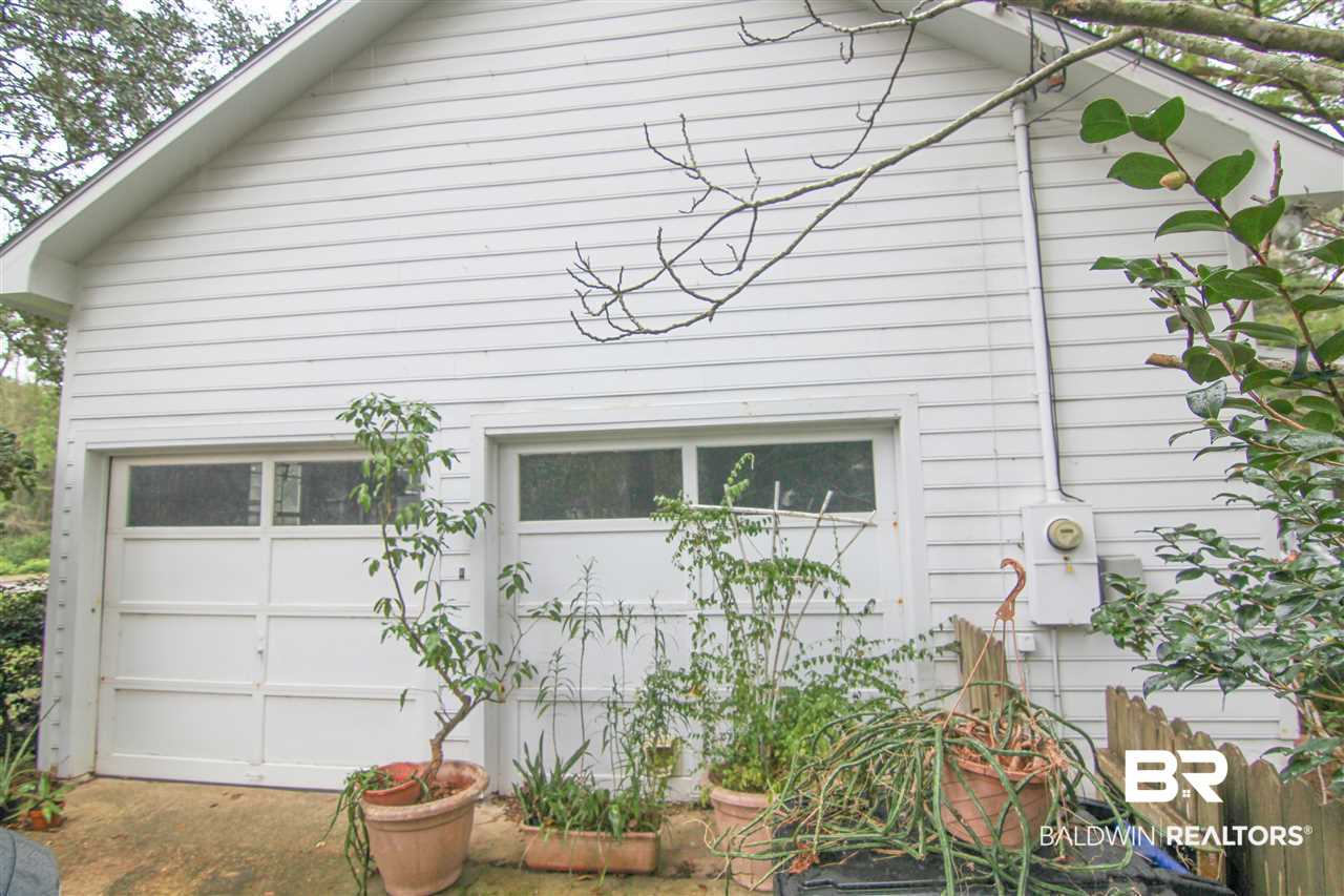 106 Pineview Circle Daphne, AL 36526 - Photo 25 of 26 Garage Entry
