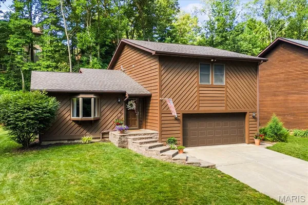 $325,000 | 25 Forest Gate Drive, Belleville, IL 62220