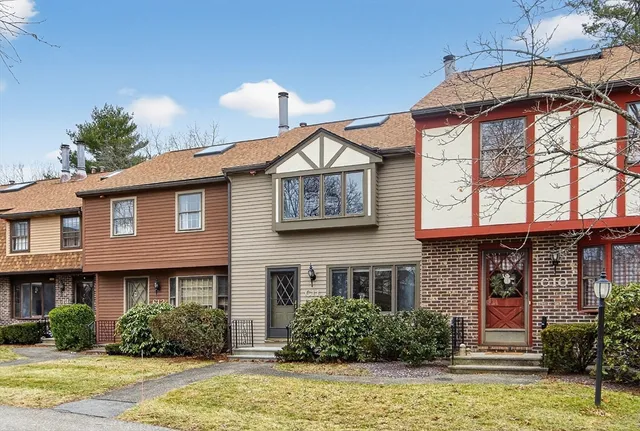 $2,500 | 11 Scotty Hollow Drive, Unit C, Chelmsford, MA 01863