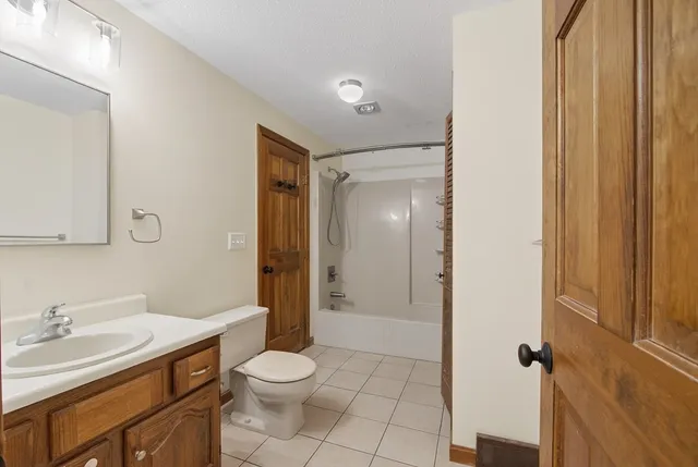 $2,500 | 11 Scotty Hollow Drive, Unit C, Chelmsford, MA 01863