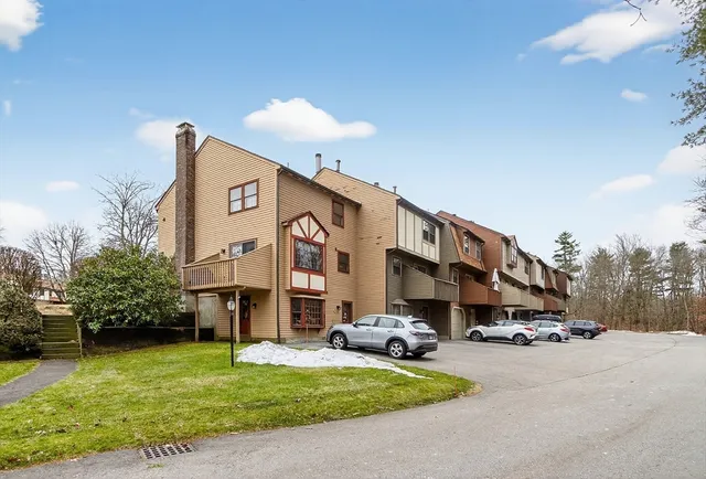 $2,500 | 11 Scotty Hollow Drive, Unit C, Chelmsford, MA 01863