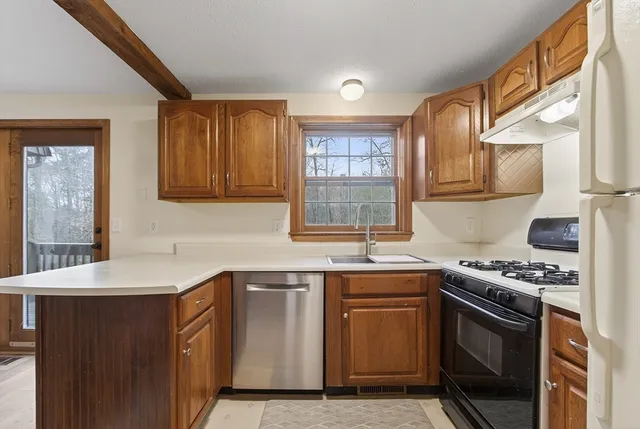 $2,500 | 11 Scotty Hollow Drive, Unit C, Chelmsford, MA 01863