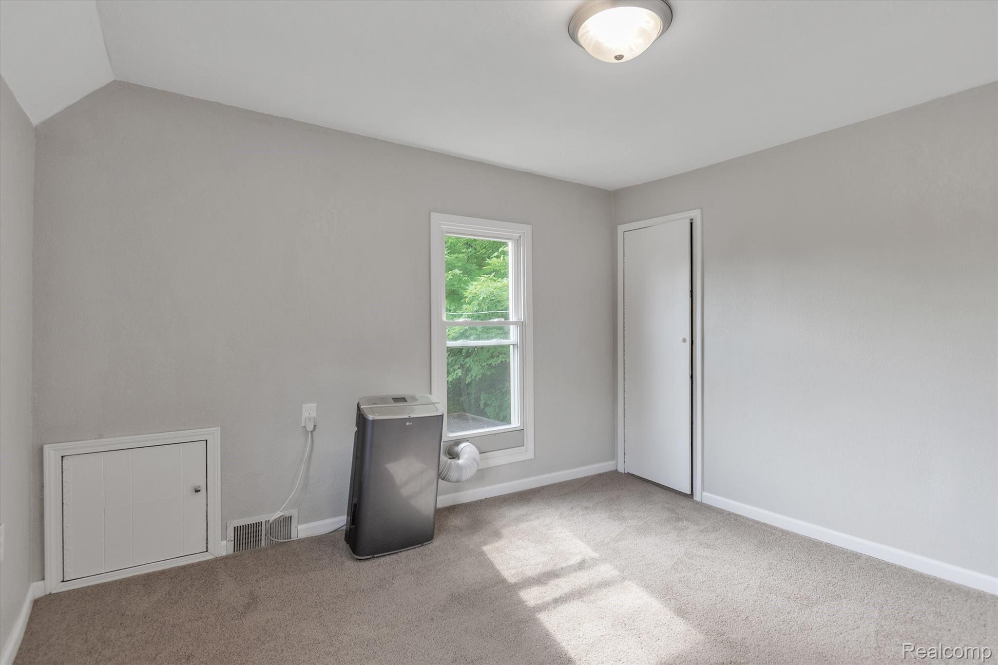 10024 Ford Road Ypsilanti, MI 48198 - Photo 22 of 35 26-10024 Ford Rd-windowstill-realestate-photography-26.jpg