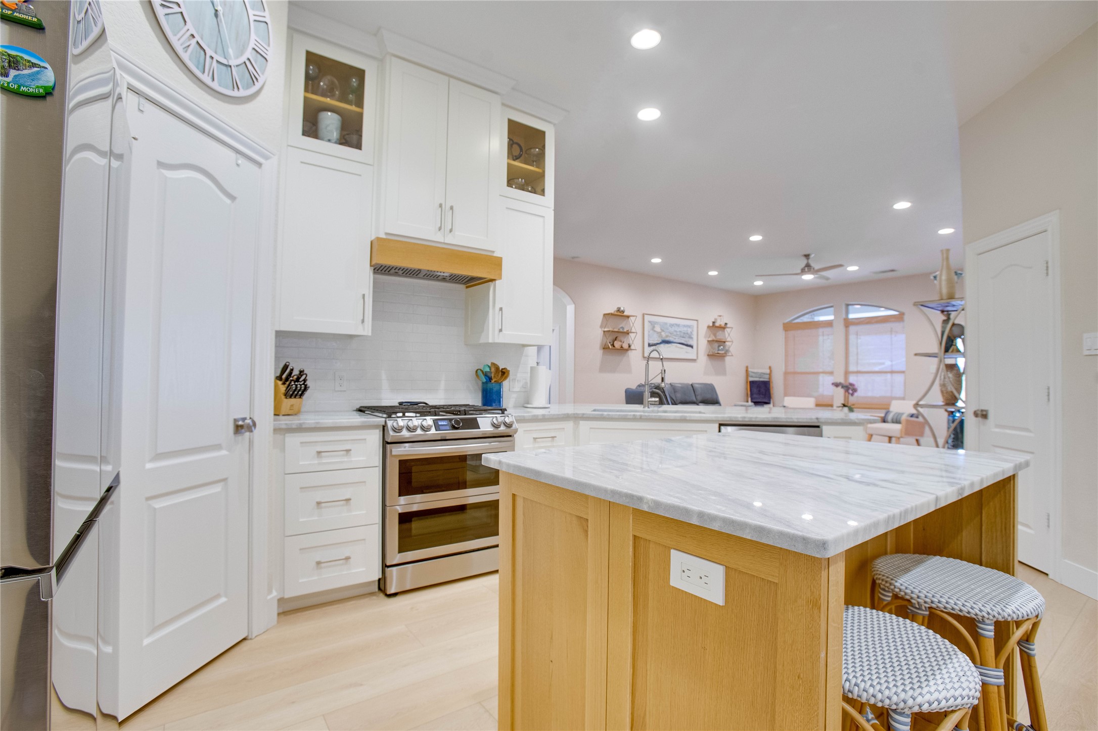 30 Fraiser Fir Place Spring, TX 77389 - Photo 11 of 35 a kitchen with a stove and a refrigerator
