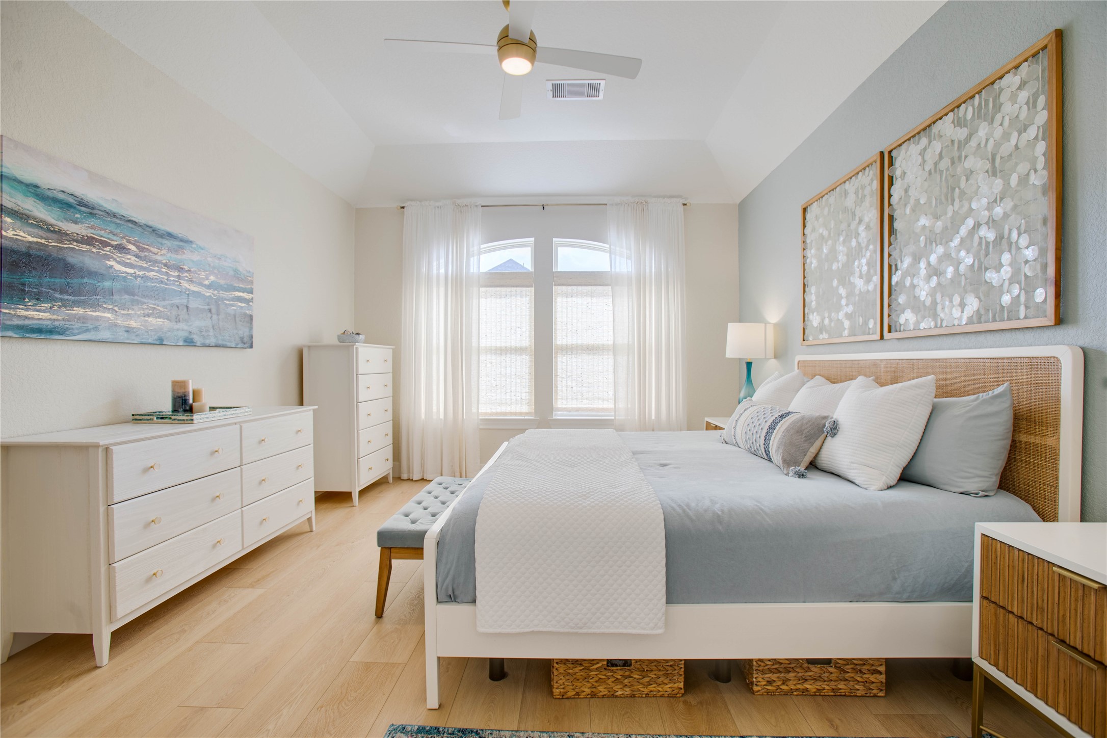 30 Fraiser Fir Place Spring, TX 77389 - Photo 15 of 35 a bedroom with a large bed and a window