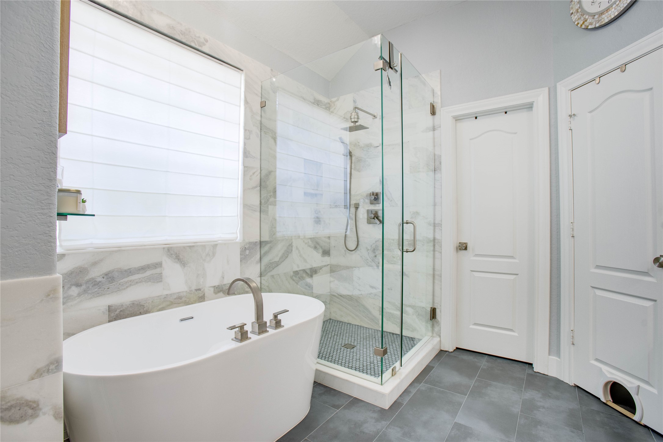 30 Fraiser Fir Place Spring, TX 77389 - Photo 18 of 35 a bathroom with a bathtub and a shower
