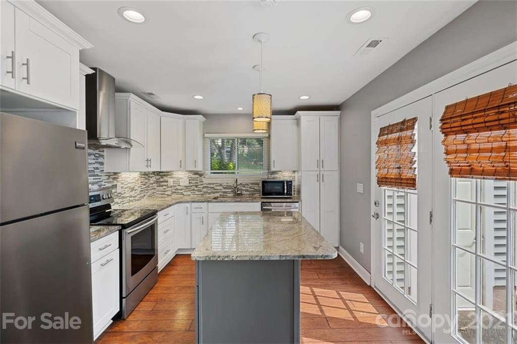 8508 Rittenhouse Circle Charlotte, NC 28270 - Photo 20 of 44 a kitchen with stainless steel appliances granite countertop a refrigerator a stove and a sink