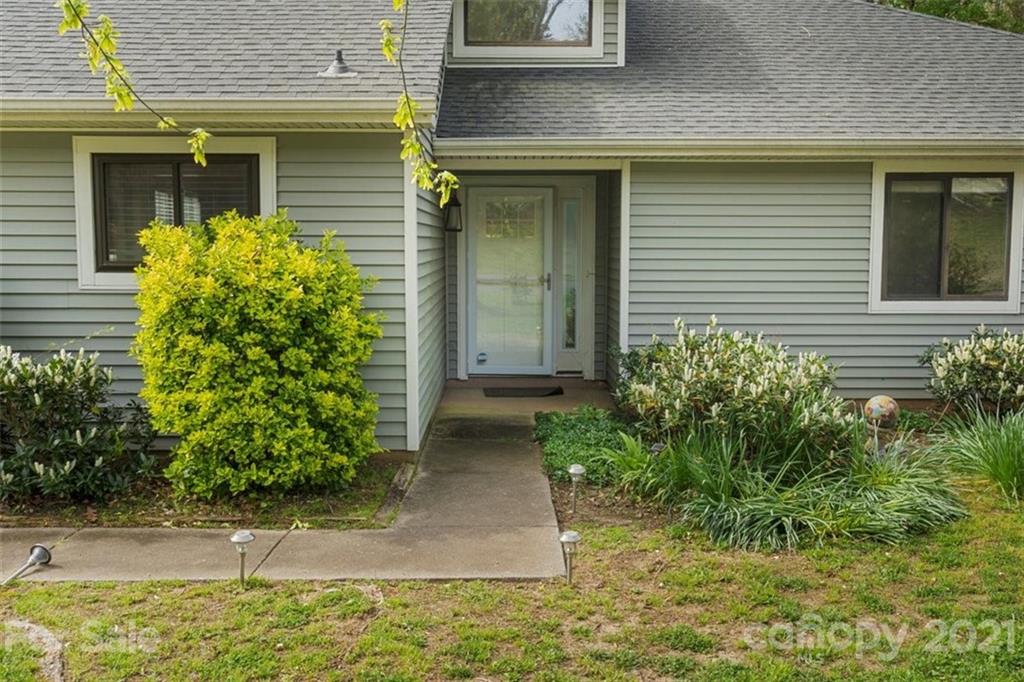 8508 Rittenhouse Circle Charlotte, NC 28270 - Photo 3 of 44 a front view of a house with garden