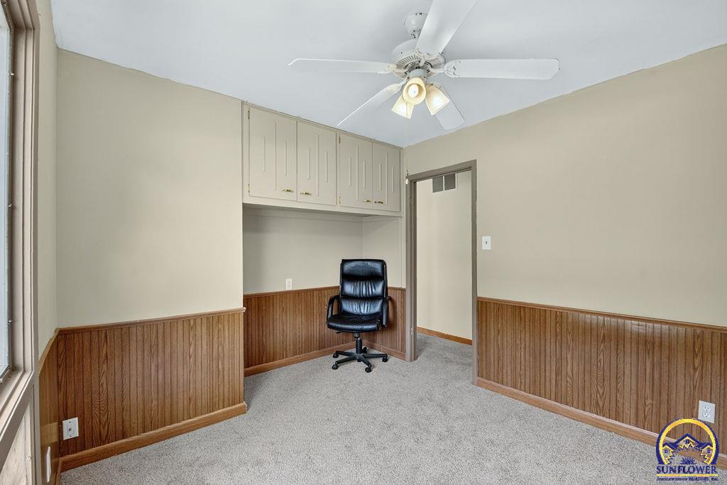 5517 Southwest 17th Terrace Topeka, KS 66604 - Photo 22 of 34