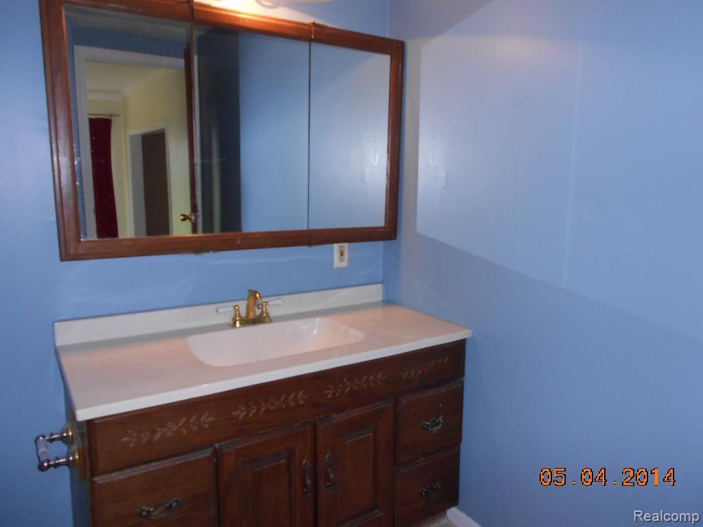 8959 Rucker Road Grosse Ile, MI 48138 - Photo 23 of 26 DSCN2557.jpg