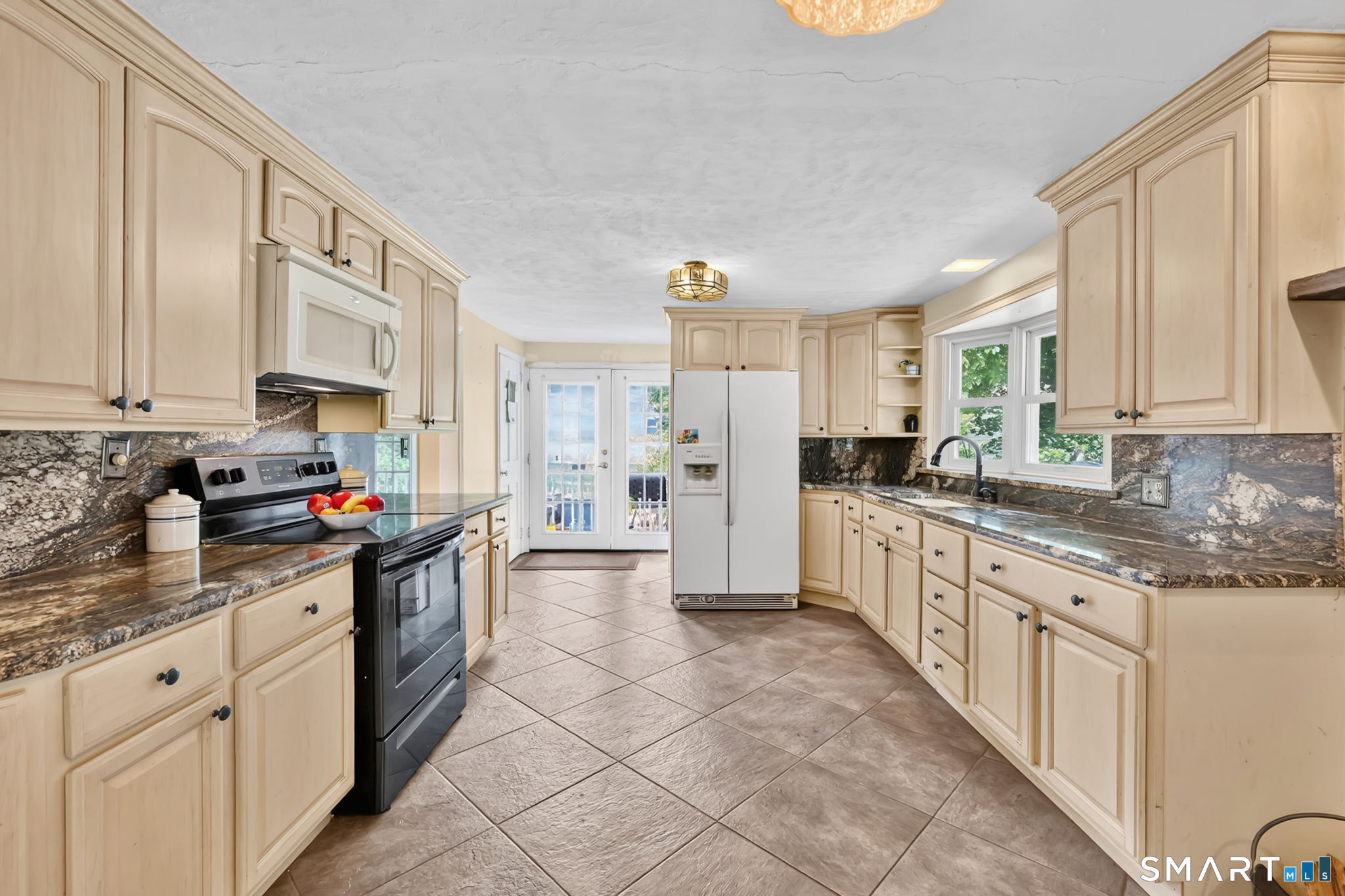 33 Chambers Street Manchester, CT 06042 - Photo 6 of 40