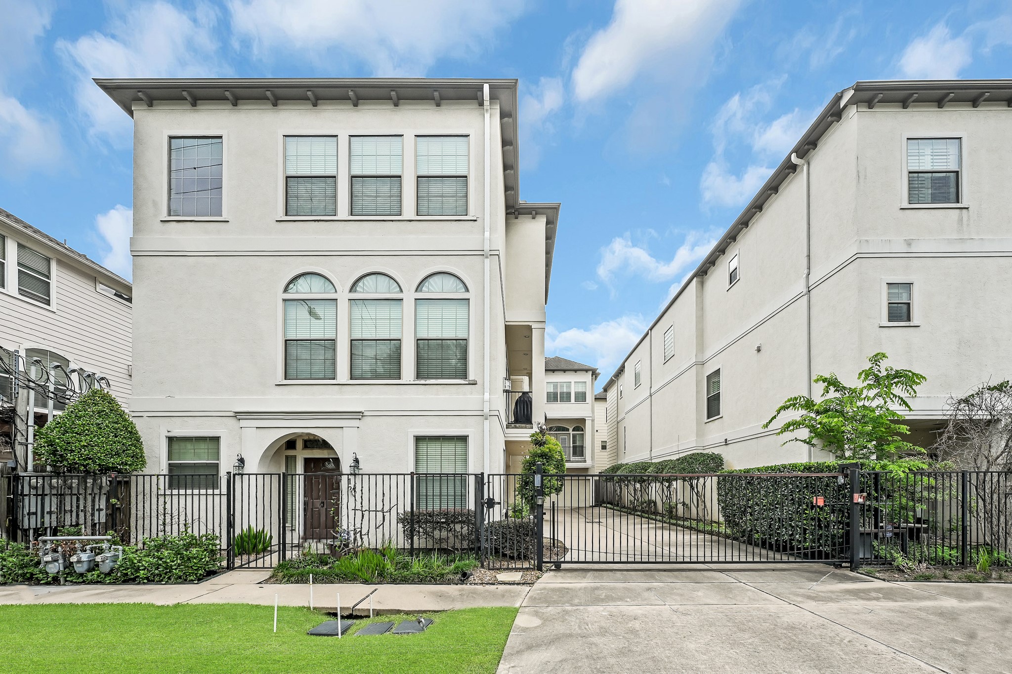 1204 Cohn Street Houston, TX 77007 - Photo 2 of 25 a front view of a house with a garden