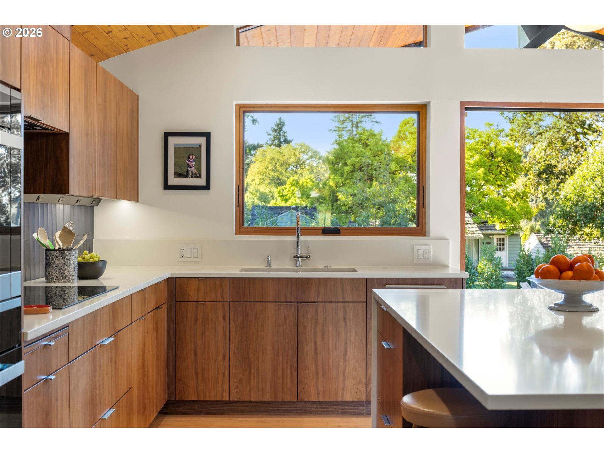 6055 Southwest 90th Avenue Portland, OR 97223 - Photo 8 of 43