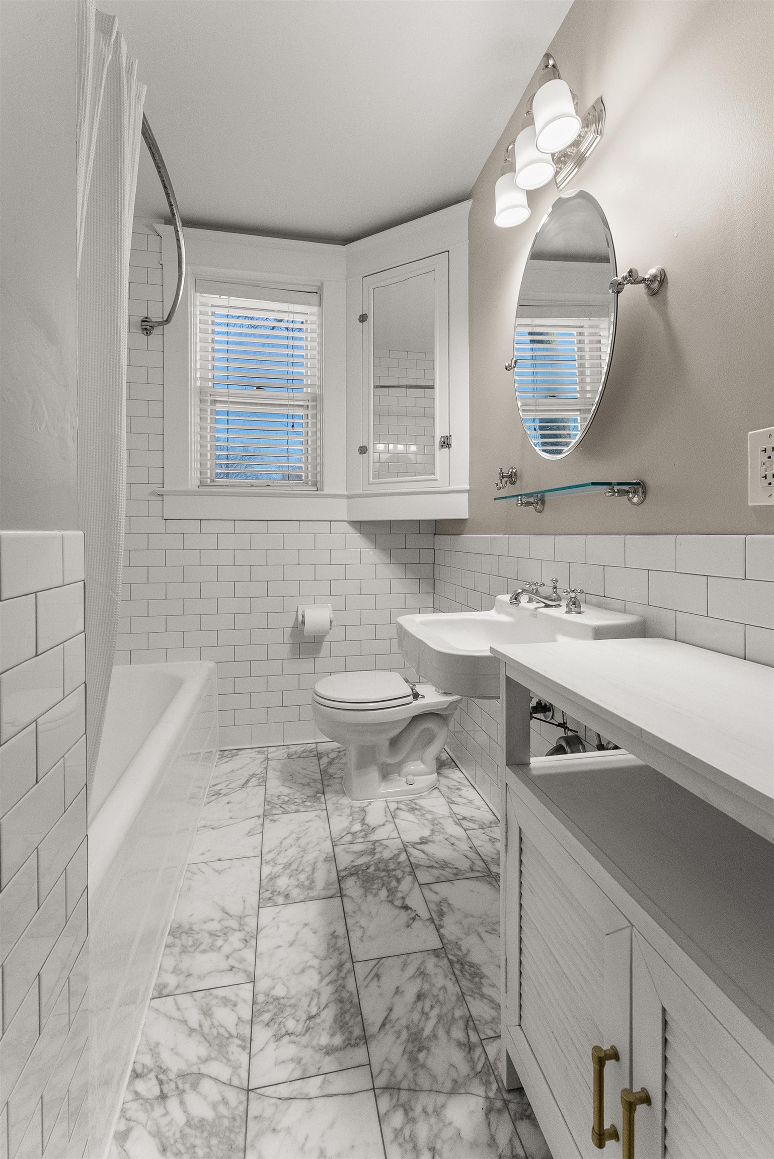 1116 Poplar Avenue, Unit 3 Memphis, TN 38105 - Photo 21 of 25 Full bathroom with tile walls, wainscoting, and washtub / shower combination