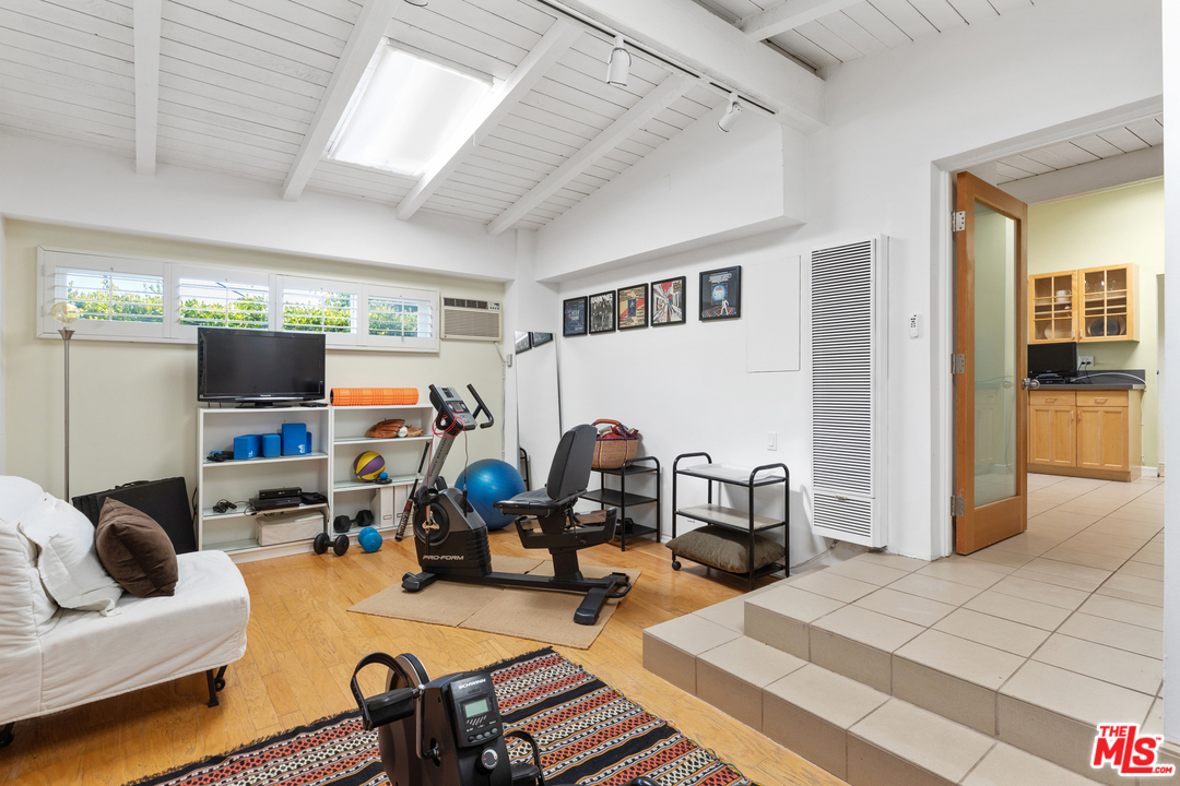 2155 Roscomare Road Los Angeles, CA 90077 - Photo 11 of 31