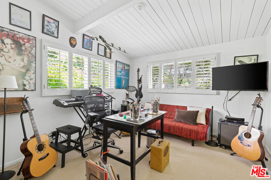 2155 Roscomare Road Los Angeles, CA 90077 - Photo 14 of 31