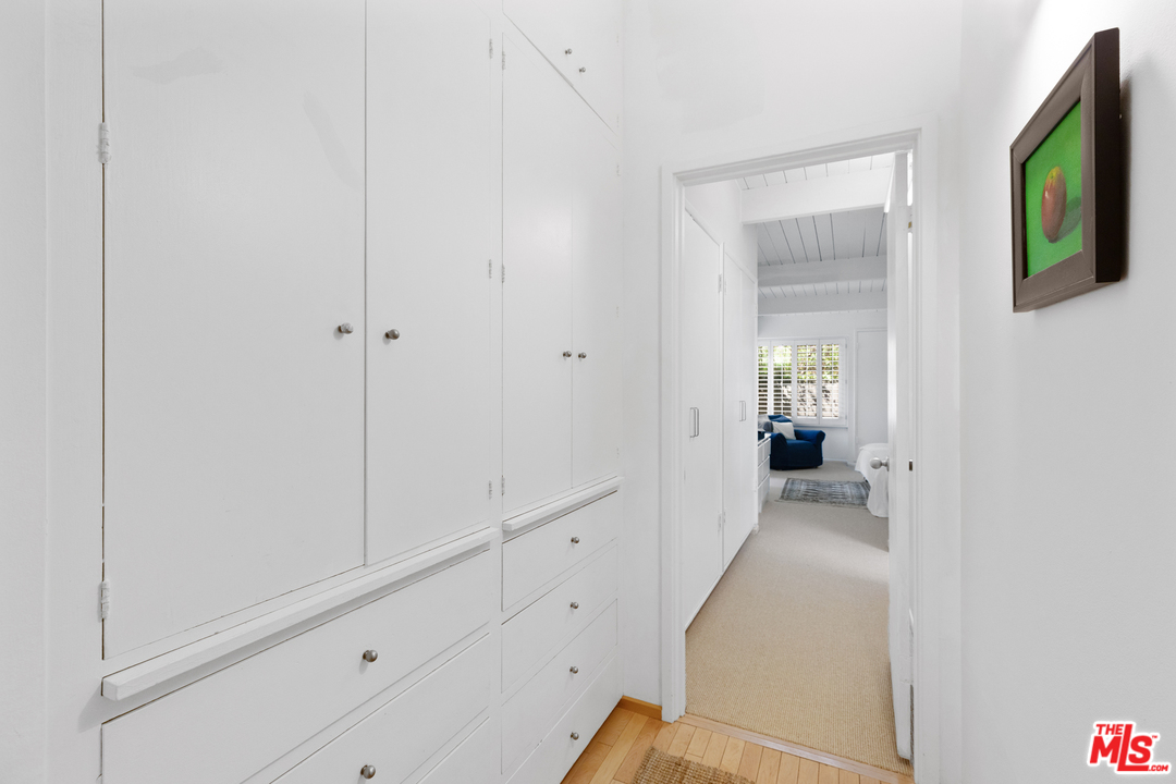 2155 Roscomare Road Los Angeles, CA 90077 - Photo 15 of 31
