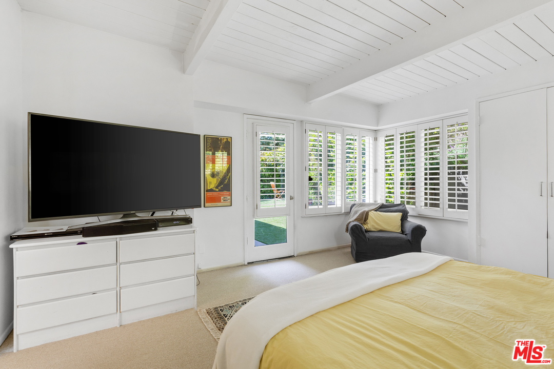 2155 Roscomare Road Los Angeles, CA 90077 - Photo 17 of 31
