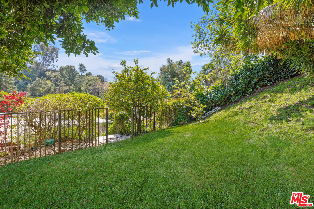 2155 Roscomare Road Los Angeles, CA 90077 - Photo 24 of 31