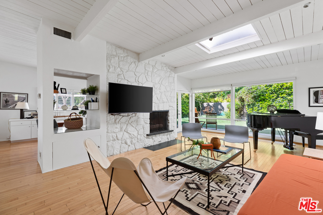 2155 Roscomare Road Los Angeles, CA 90077 - Photo 4 of 31