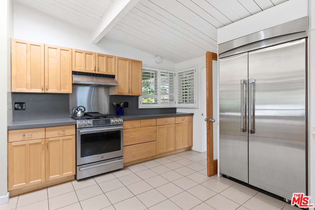2155 Roscomare Road Los Angeles, CA 90077 - Photo 8 of 31