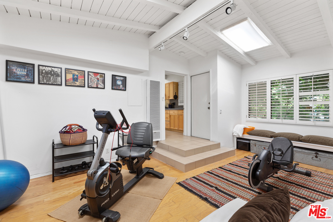 2155 Roscomare Road Los Angeles, CA 90077 - Photo 10 of 31
