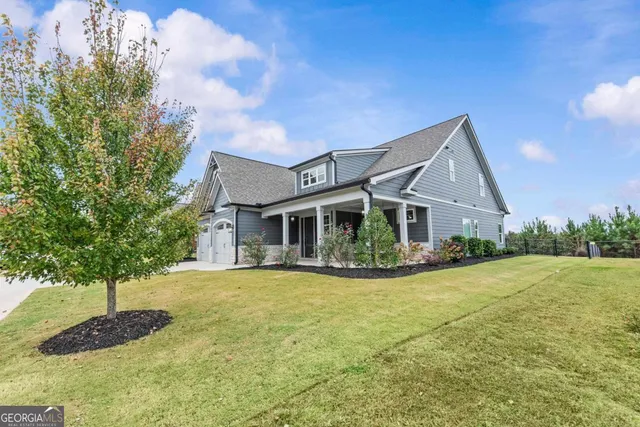 a front view of house with yard