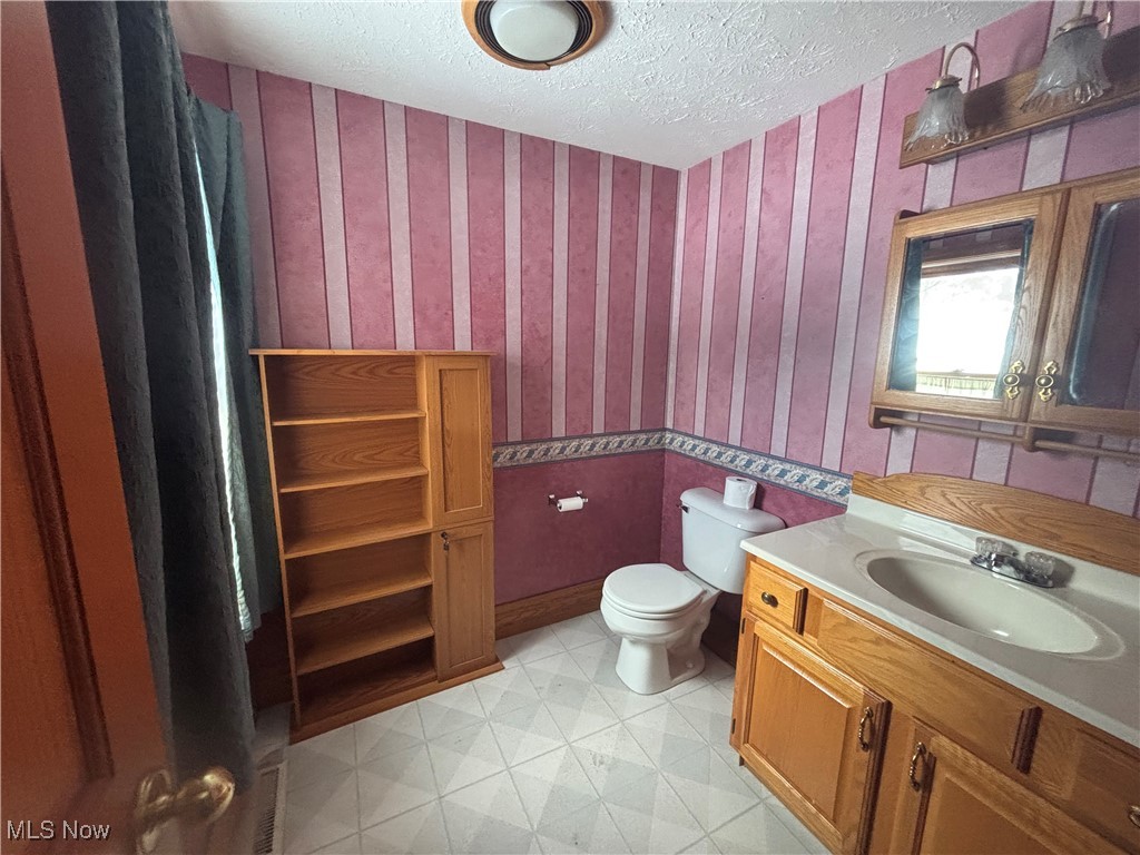 11592 Taylor Wells Road Chardon, OH 44024 - Photo 27 of 37 Half Bathroom off back foyer