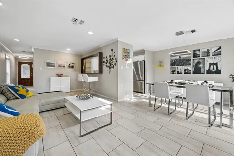 $419,000 | 5714 Innsbruck Street, Bellaire, TX 77401