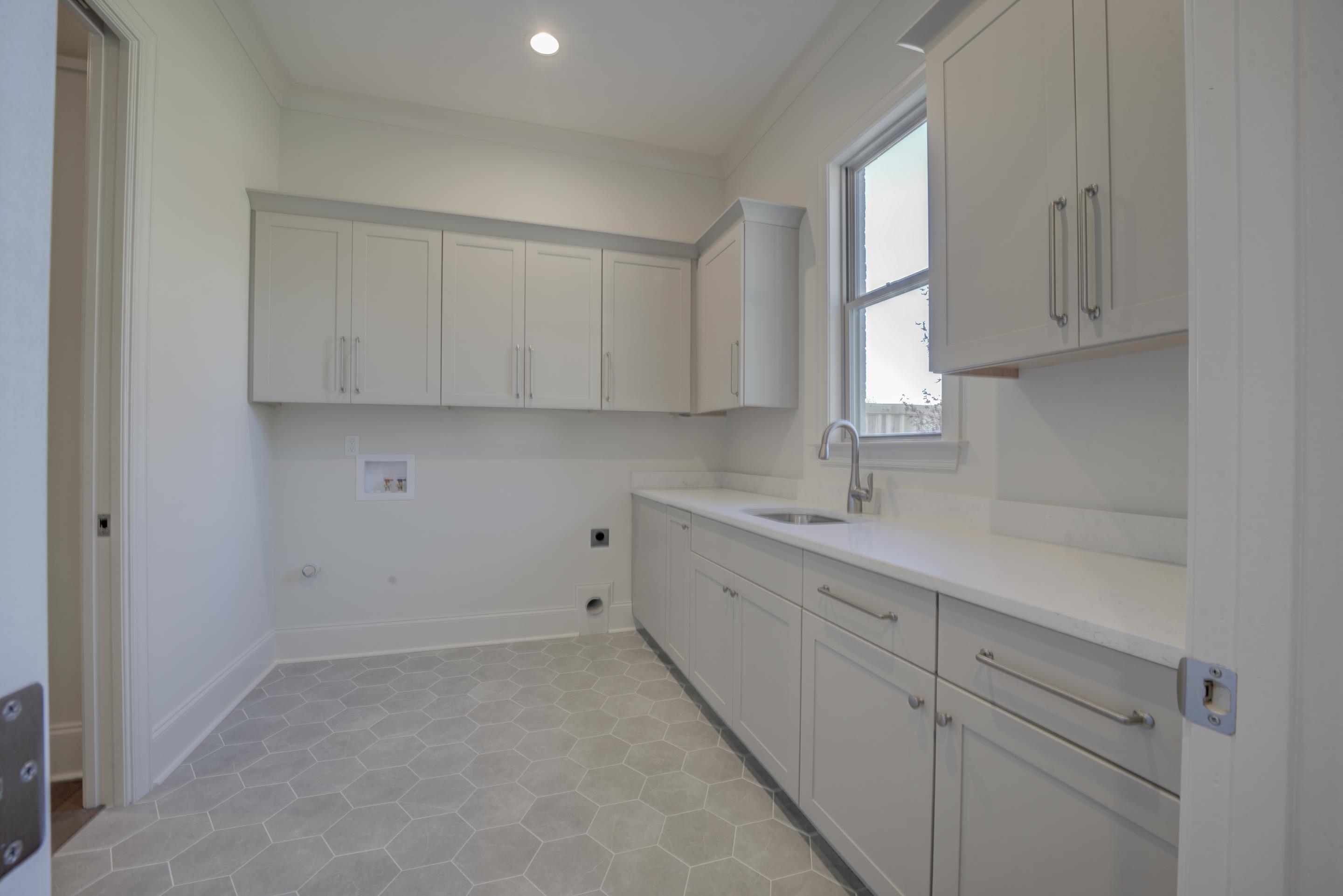 3329 Bailey Station Road Collierville, TN 38017 - Photo 18 of 31 Laundry area featuring hookup for an electric dryer, washer hookup, crown molding, and sink