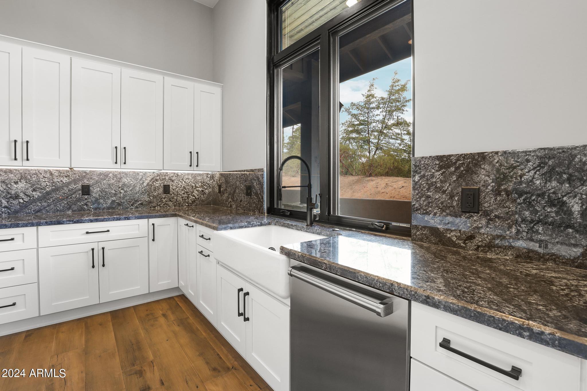 1804 East Senna Point Payson, AZ 85541 - Photo 24 of 67 Shaker White Soft Close Sollid Wood Cabi