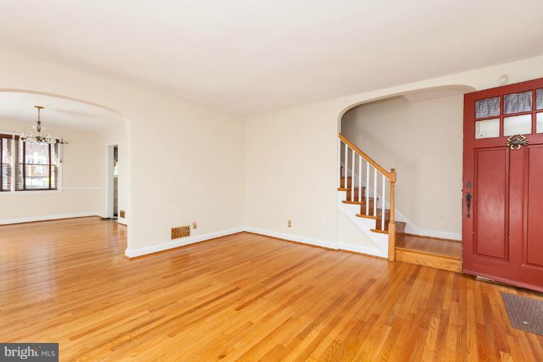 229 Brandon Road Baltimore, MD 21212 - Photo 1 of 15 Living Room