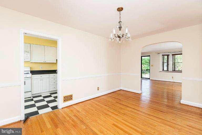 229 Brandon Road Baltimore, MD 21212 - Photo 2 of 15 Dining Room