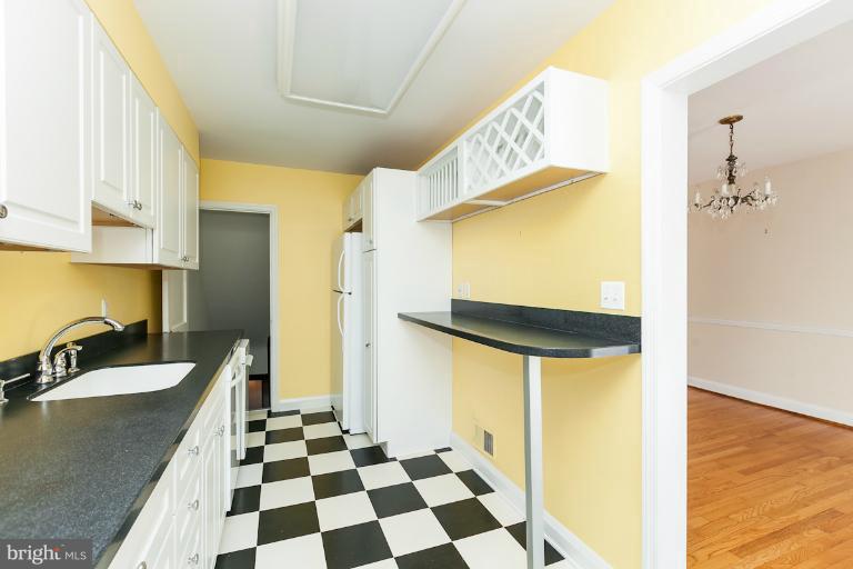 229 Brandon Road Baltimore, MD 21212 - Photo 12 of 15 Kitchen