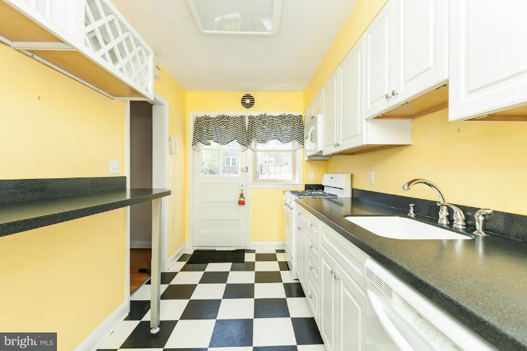 229 Brandon Road Baltimore, MD 21212 - Photo 4 of 15 Kitchen