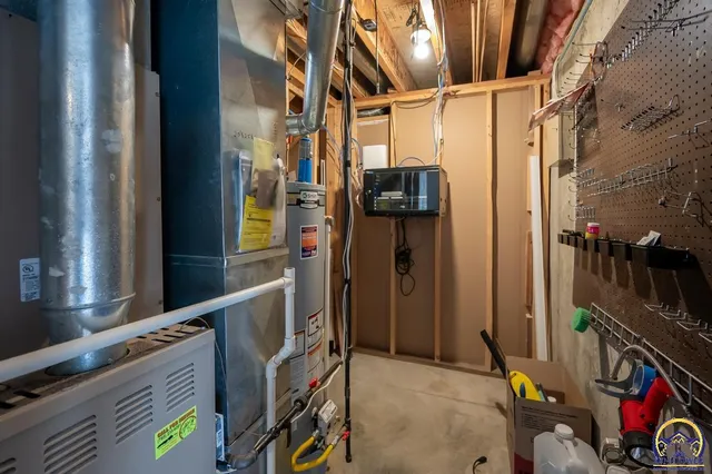 $380,000 | 4334 Southeast Oakwood Street, Topeka, KS 66609