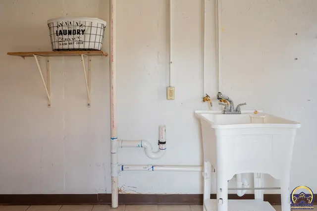 $380,000 | 4334 Southeast Oakwood Street, Topeka, KS 66609