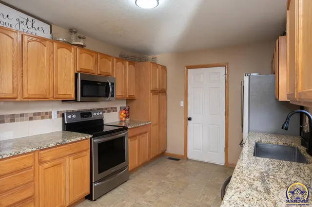 $380,000 | 4334 Southeast Oakwood Street, Topeka, KS 66609