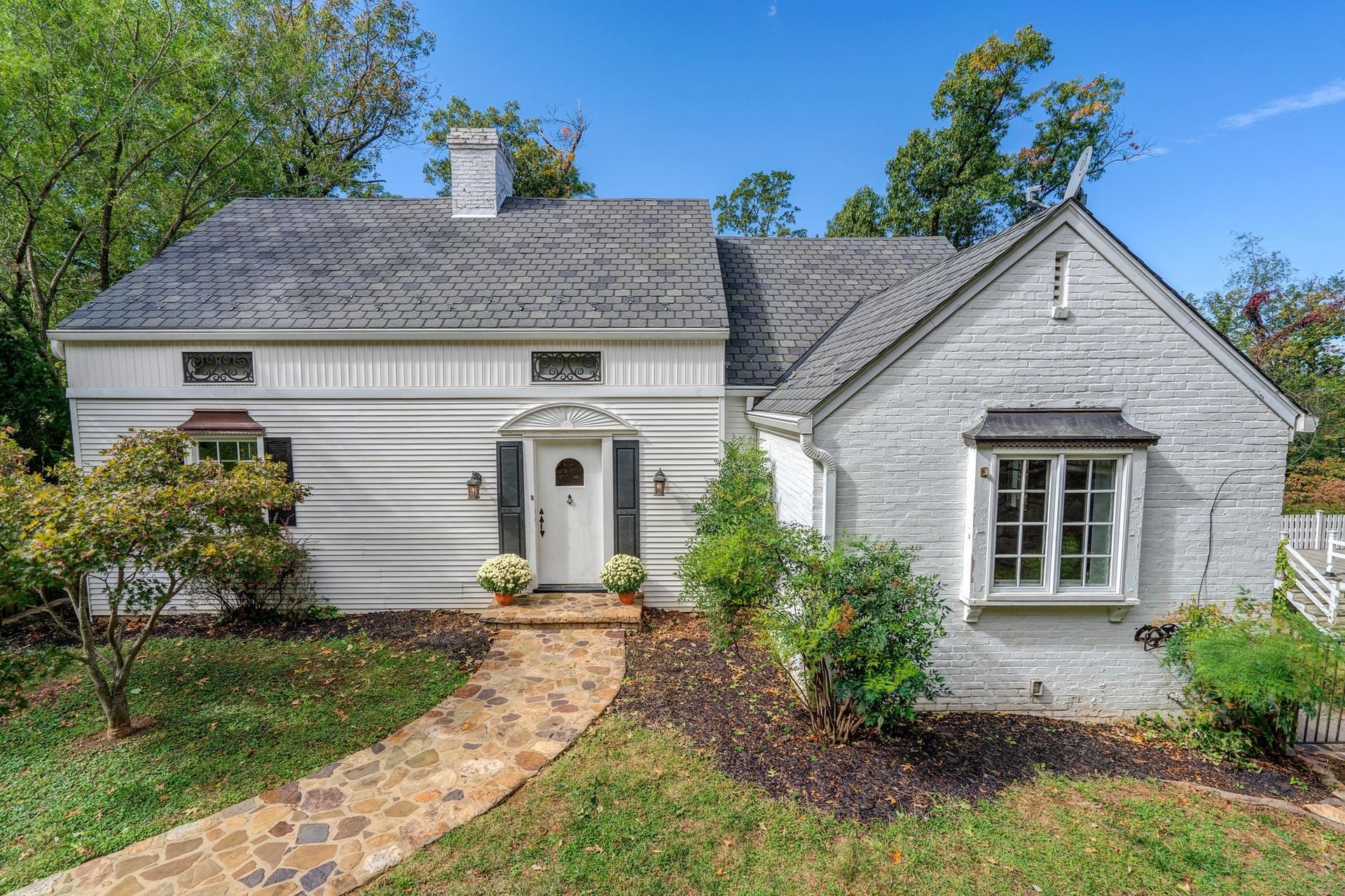 2527 Nottingham Road Southeast Roanoke, VA 24014 - Photo 1 of 38 001-330588-DSC00491_2_3_4_5_8328321