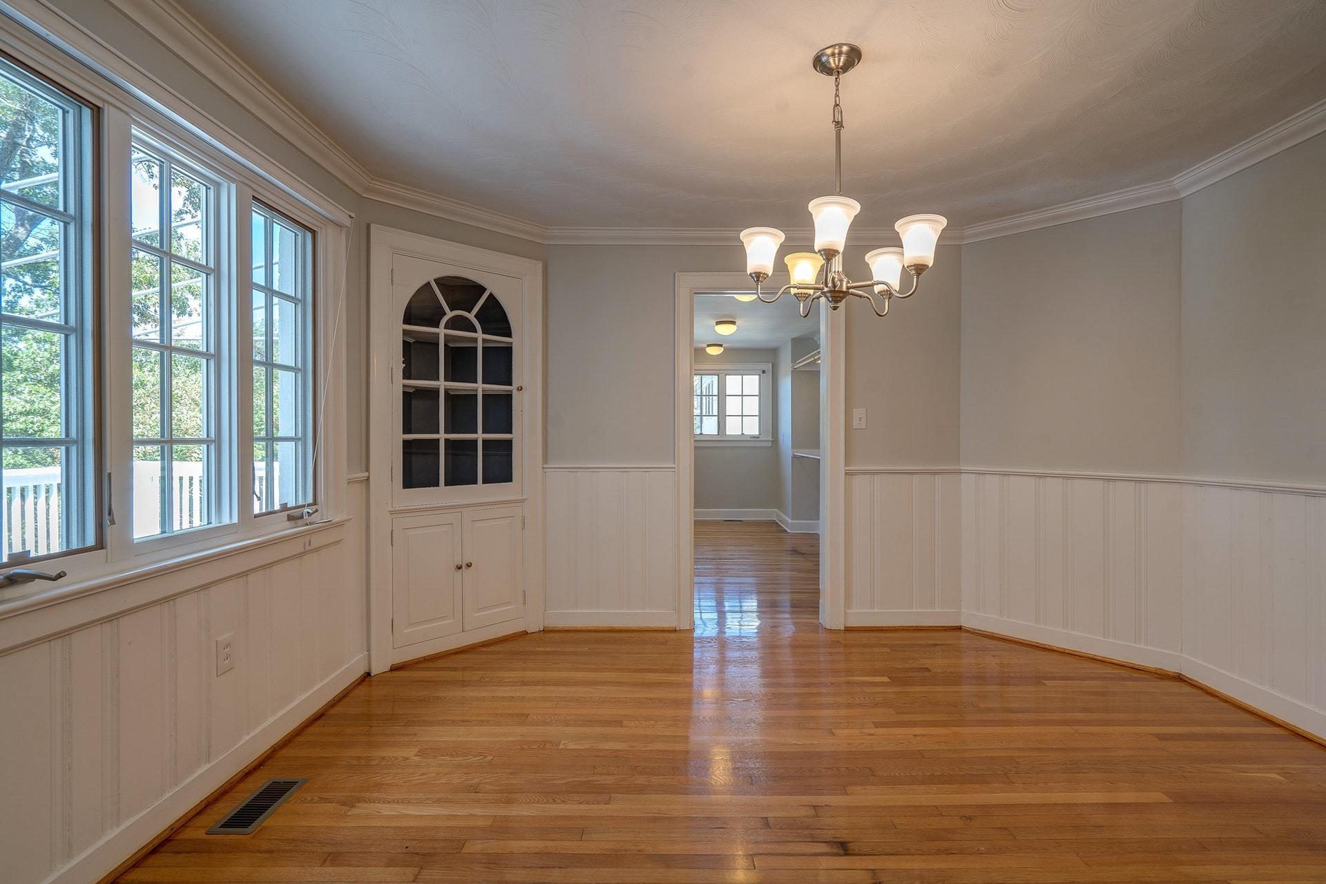 2527 Nottingham Road Southeast Roanoke, VA 24014 - Photo 12 of 38 009-330588-DSC00271_2_3_4_5_8328201