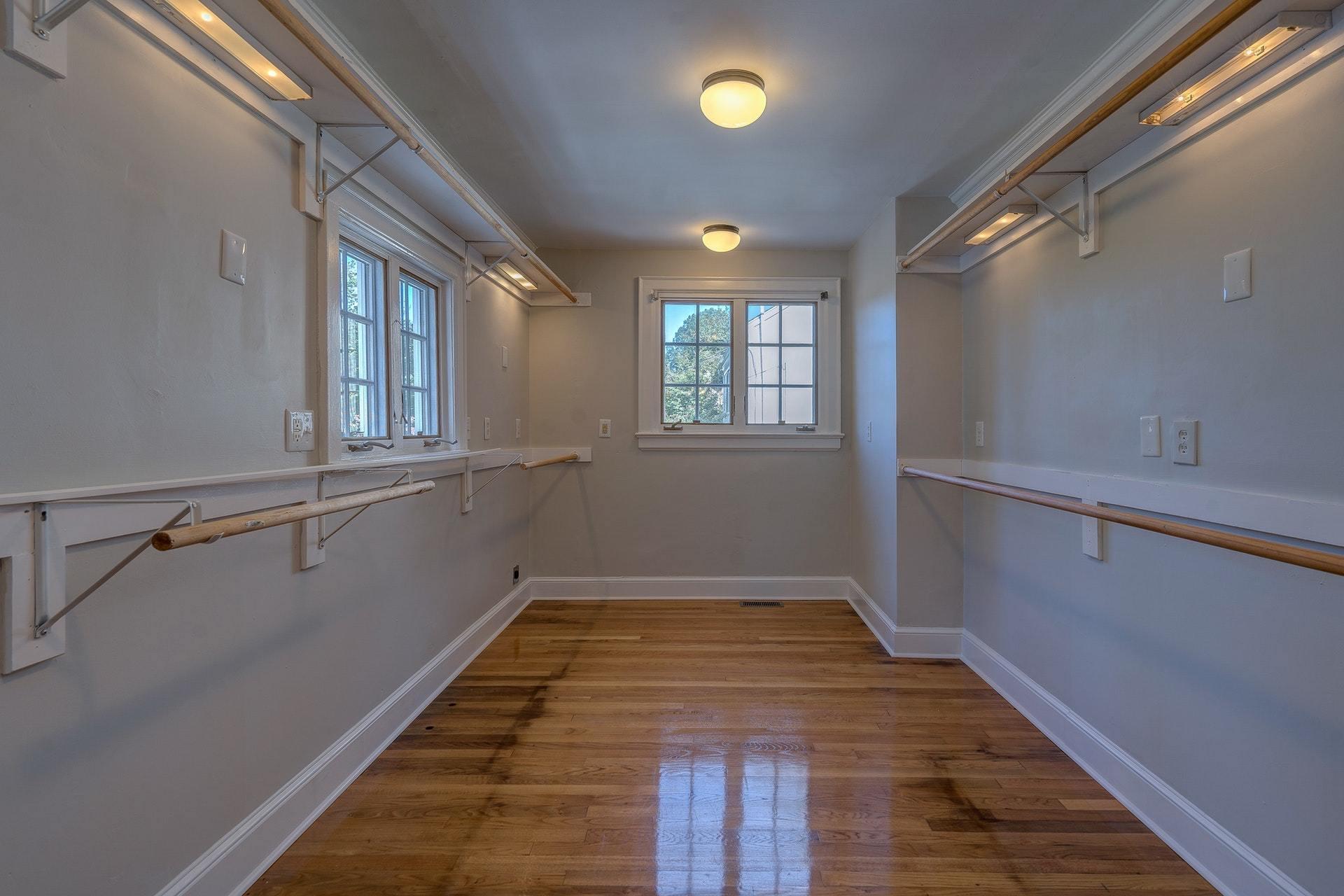 2527 Nottingham Road Southeast Roanoke, VA 24014 - Photo 14 of 38 011-330588-DSC00291_2_3_4_5_8328212