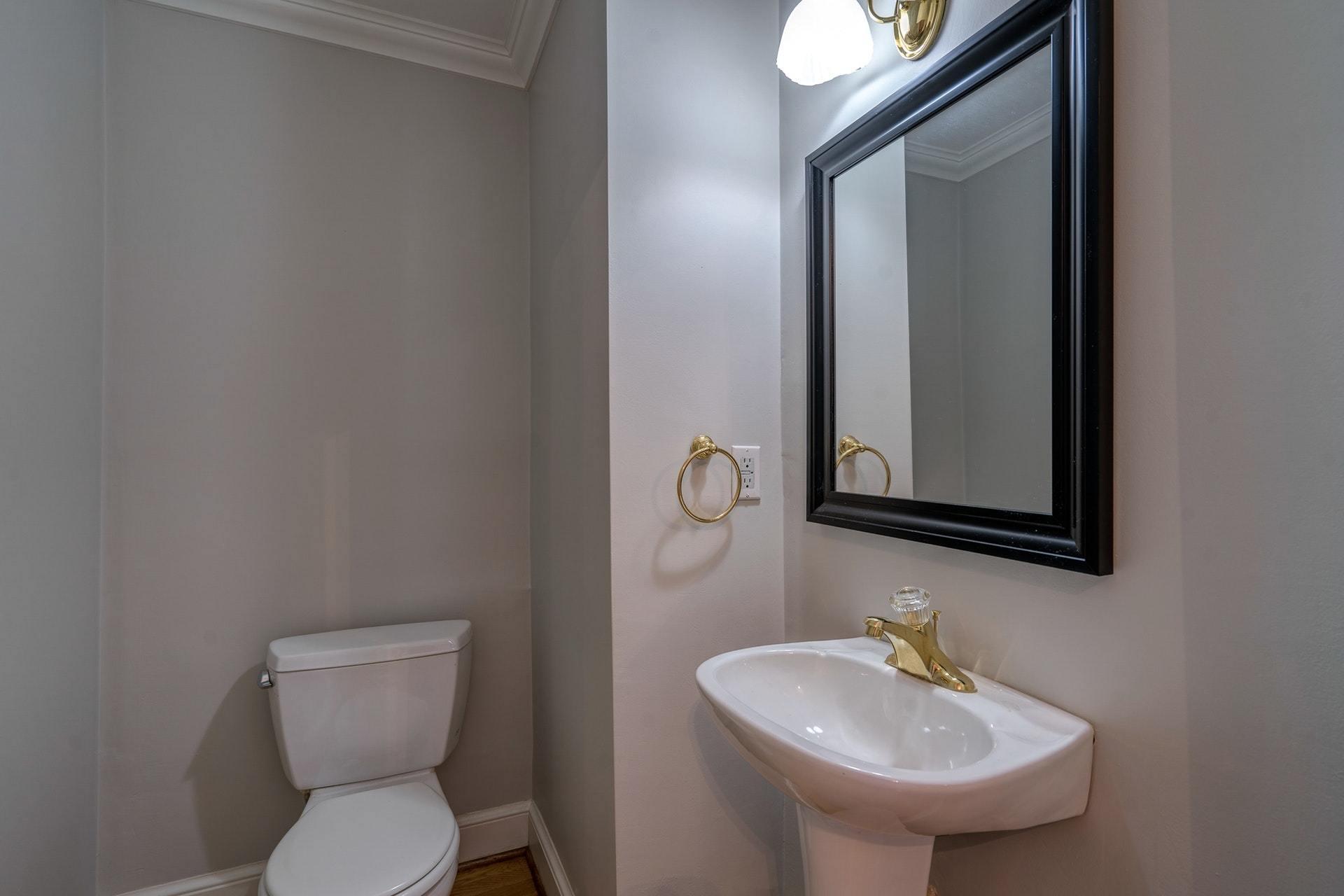 2527 Nottingham Road Southeast Roanoke, VA 24014 - Photo 37 of 38 033-330588-DSC00466_67_68_69_70_8328315