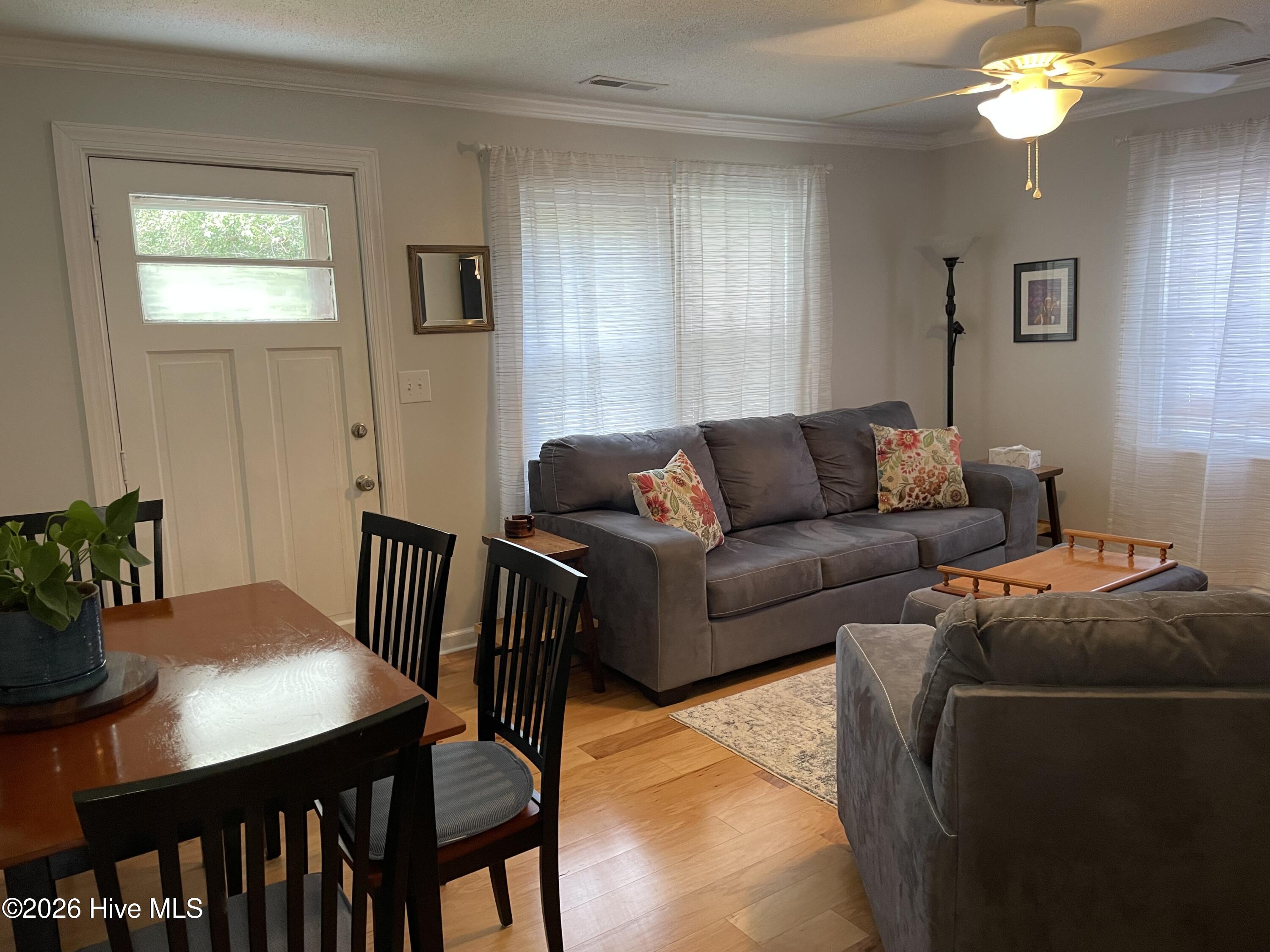 223 Gibbs Road New Bern, NC 28560 - Photo 3 of 4 livingroom