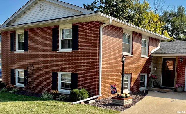 $169,900 | 508 North Webster Avenue, Jacksonville, IL 62650